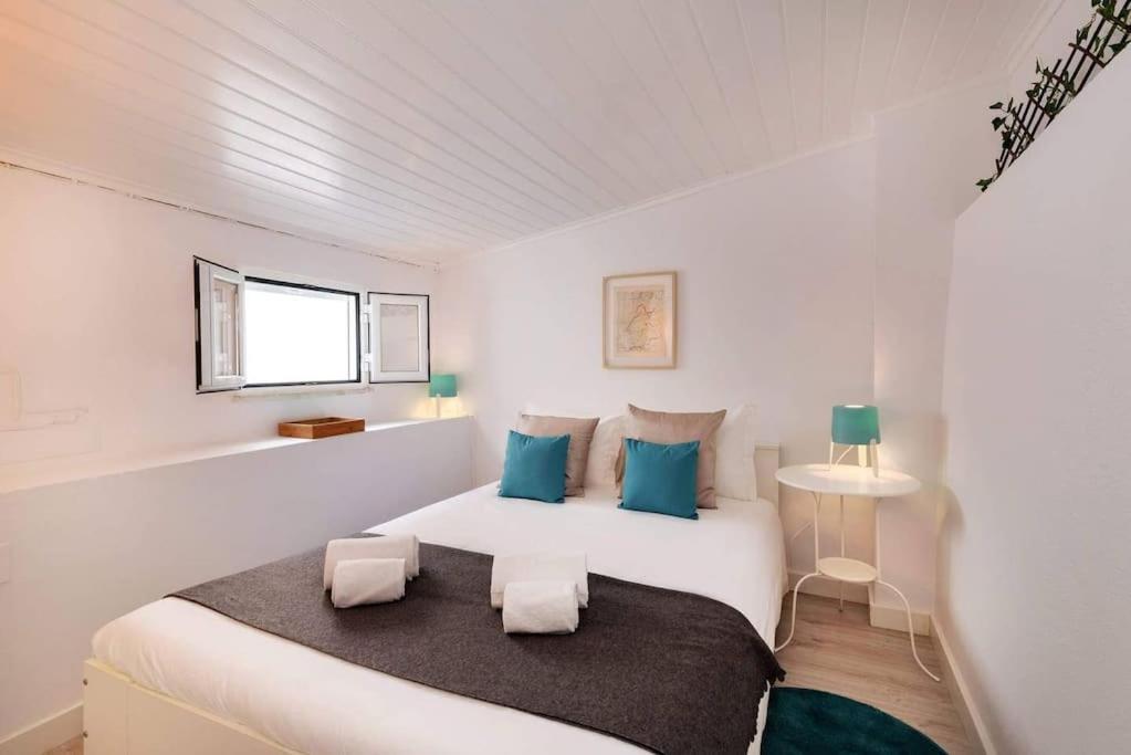 Duplex Lx Factory 2 Bedroom - Patio - Free Parking Lisbon